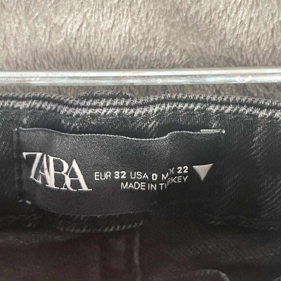 ZARA High Rise Straight Leg Jeans Women’s 0 Black Denim Raw Hem Y2K Dark Grunge - Picture 3 of 7